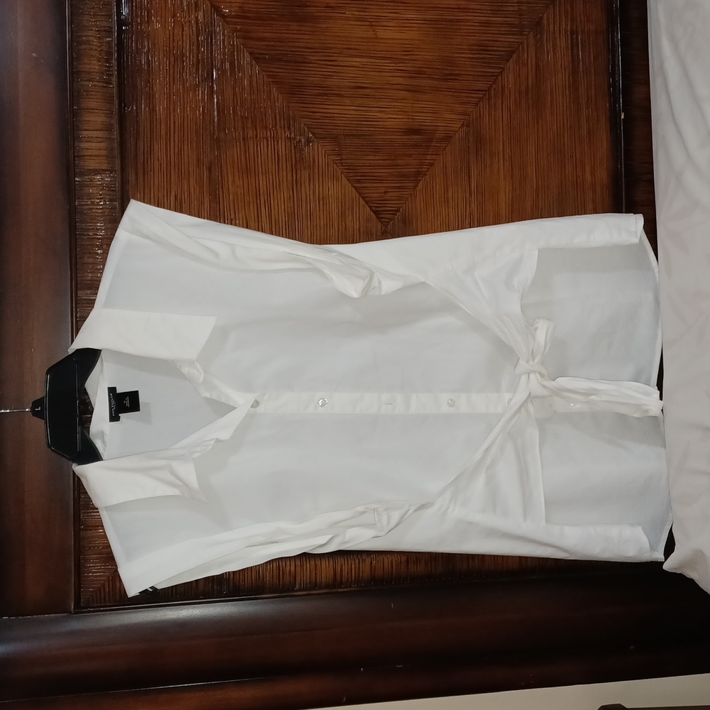 Ann Taylor White button down sleeveless blouse w/unique waist tie detail NEW